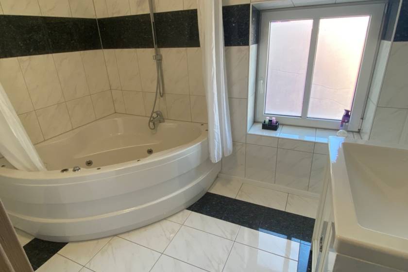 Bad mit wirlpool Doppelzimmer