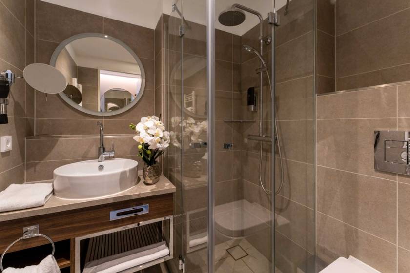 MUC00020150959877476