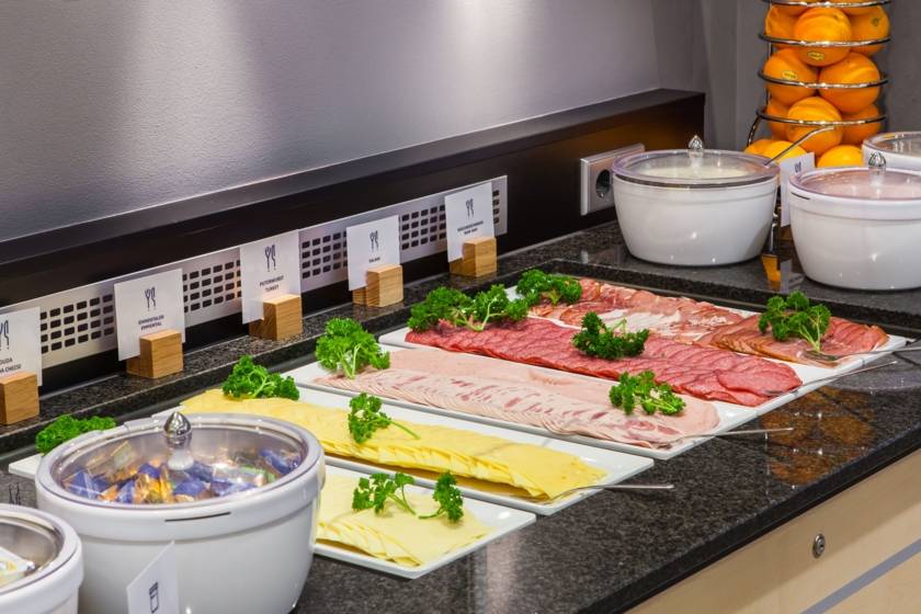 Bedienen Sie sich an unserem köstlichen Frühstücksbuffet
