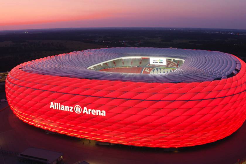 Allianz Arena Abend Redline