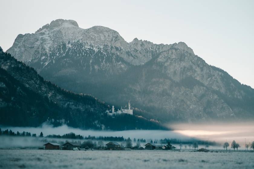 Schloss Neuschwanstein im Nebel