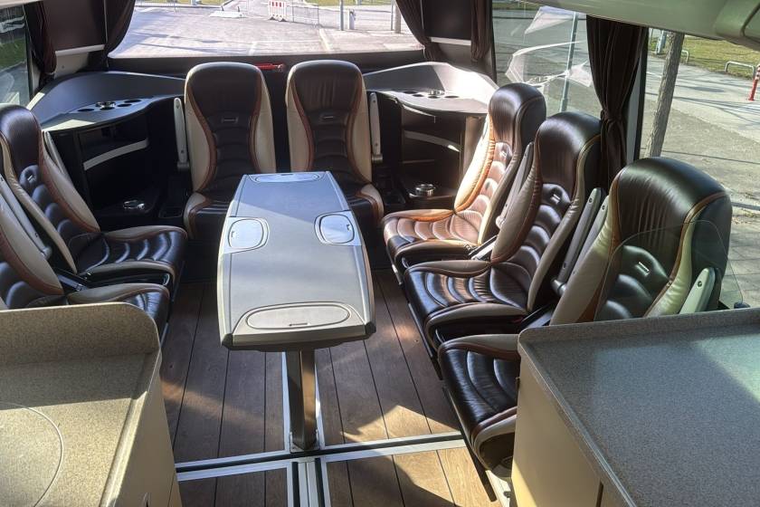 VIP Lounge Bus Mentor Reisen