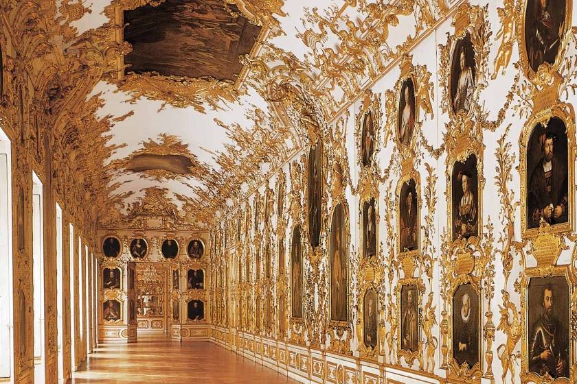 Residenz München_Ahnengalerie_Foto Toni Schneiders DE000430_bearbeitet.jpg