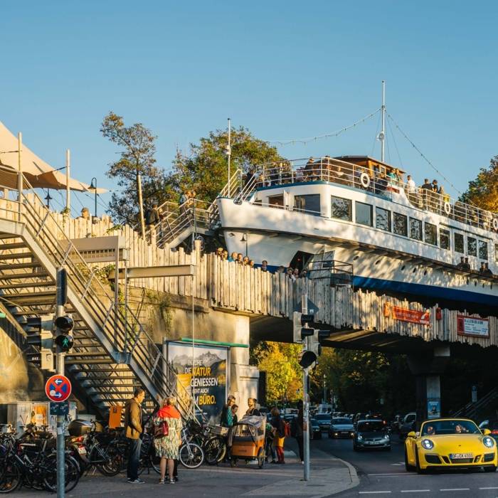 Munchen Sitzt Draussen Einfach Munchen