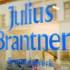 Firmenschild an der Bäckerei Julius Brantner in München