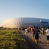 Persone in viaggio verso l'Allianz Arena di Monaco di Baviera