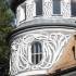 Der Turm der ehemaligen Villa Bechtolsheim in M&uuml;nchen-Bogenhausen mit Verzierungen im Jugendstil.