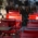 Rote Stühle und Tische eines Straßencafés in München-Schwabing
