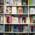 Blick auf ein Bücherregal im Buchladen „Buch und Töne“ in München