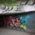 Blick in eine Unterführung in München, die von Graffiti und Street-Art geziert ist.