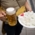 Typisch bayerisch: Eine Maß Bier und aufgeschnittener Radi.
