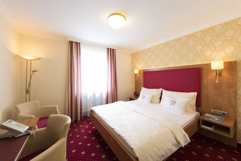 Doppelzimmer, französisches Bett