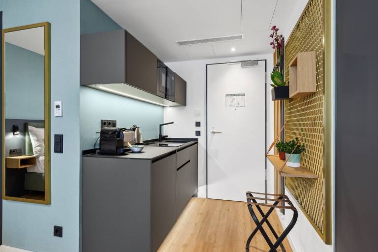 Top floor studio incl. kitchen