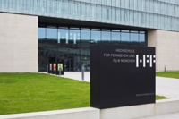 Die Au&szlig;enansicht der Hochschule f&uuml;r Fernsehen und Film M&uuml;nchen