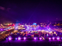 The panorama of the Tollwood Winter Festival from above.