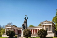 Die Bavaria mit Ruhmeshalle an der Theresienwiese in M&uuml;nchen