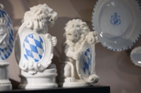 Lions with Bavarian coat of arms in porcelain