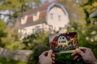 Postkarte vom M&uuml;nterhaus in Murnau vor verschwommenen Hintergrund des Motivs