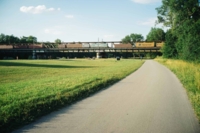 Eisenbahnbr&uuml;cke und Stra&szlig;e am Flaucher in M&uuml;nchen