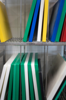 Bunte Schneidebretter des Caterings der K&auml;fer Service GmbH.