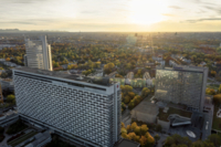 Panoramablick auf das Westin Grand Hotel am Arabellapark.