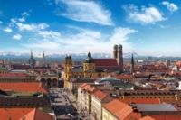 Panoramaansicht von M&uuml;nchen mit den Alpen im Hintergrund