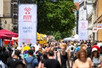 A street packed with people at the Bennofest, held to celebrate Munich&rsquo;s city anniversary.