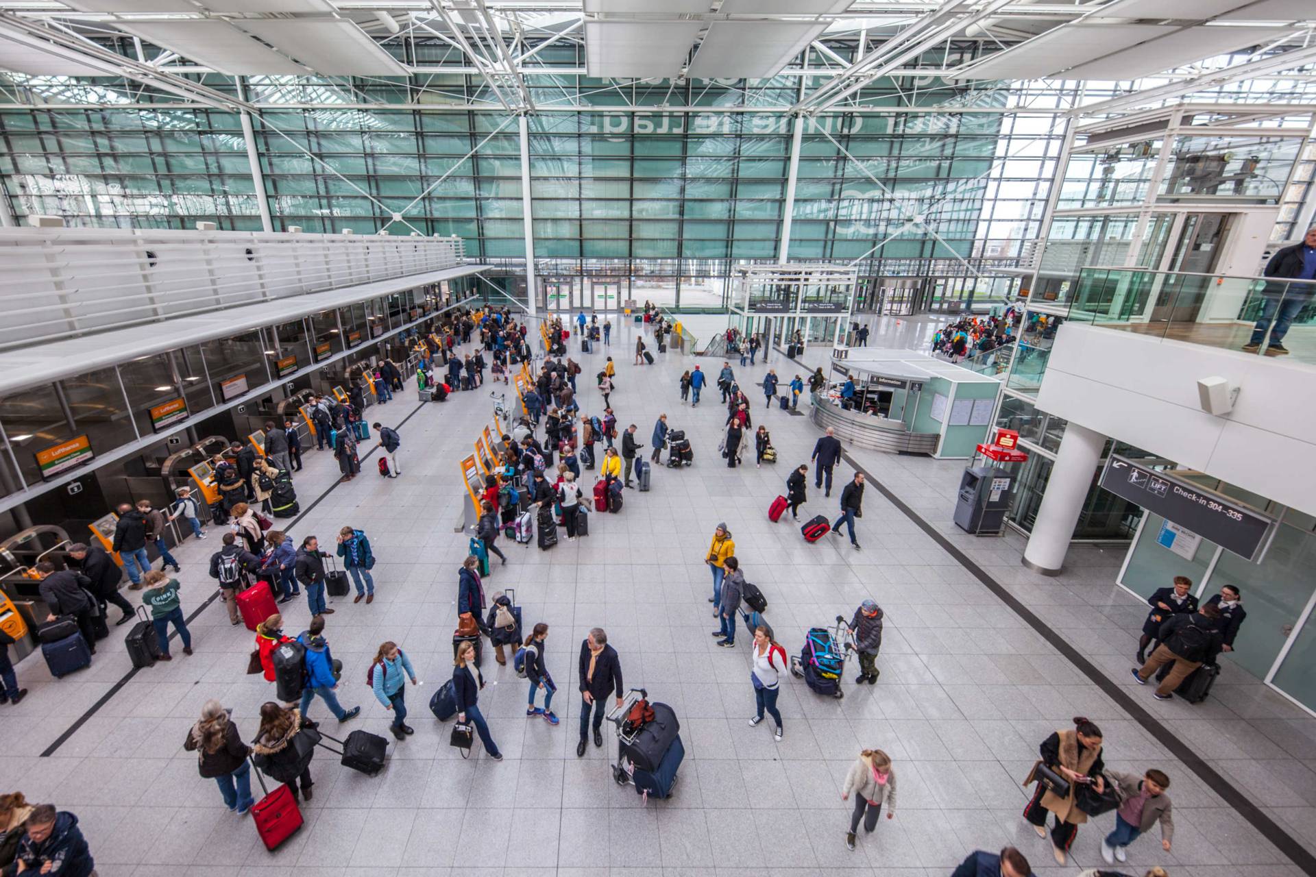 Viele Passagiere Am Flughafen München In Den Weihnachtsferien www.muenchen.travel