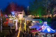 Blick auf den Weihnachtsmarkt an der Münchner Freiheit.