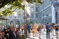 People in the pedestrian zone in the inner city of Munich in summer.