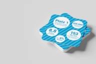 Ein Stapel bedruckter Bierfilzl