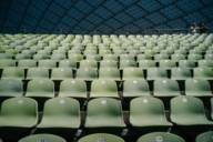 Die grünen Sitze im Olympiastadion in München.