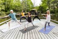 Slow Sport Yoga in einem Park in München.
