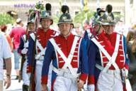 Garde in blau-rot-weißer Uniform