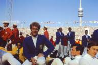 Klaus Dibiasi sitzt während der Olympischen Sommerspiele 1972 im Olympiastadion in München.