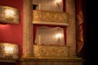 Loge mit goldfarbenen Ornamenten im Nationaltheater in München