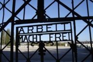 Porta d'ingresso al sito commemorativo di Dachau.