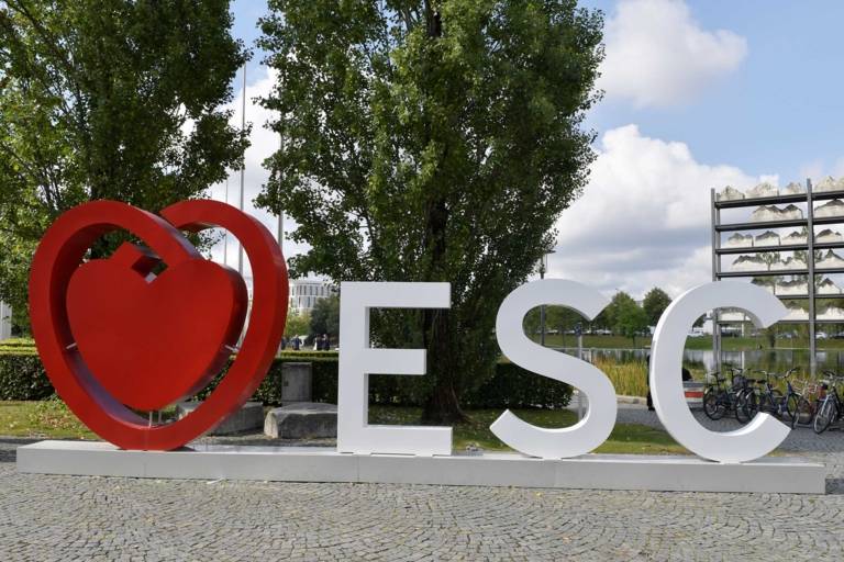 ESC Congress Buchstaben vor der Messe München