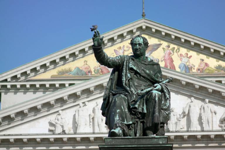 Monument to King Max I Joseph of Bavaria in front of the National Theatre