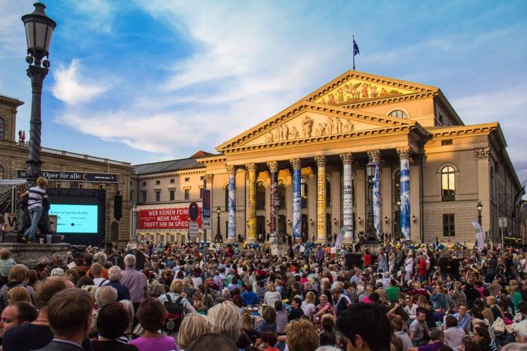 The audience at the Opera for All event in front of the Nationaltheater in Munich.