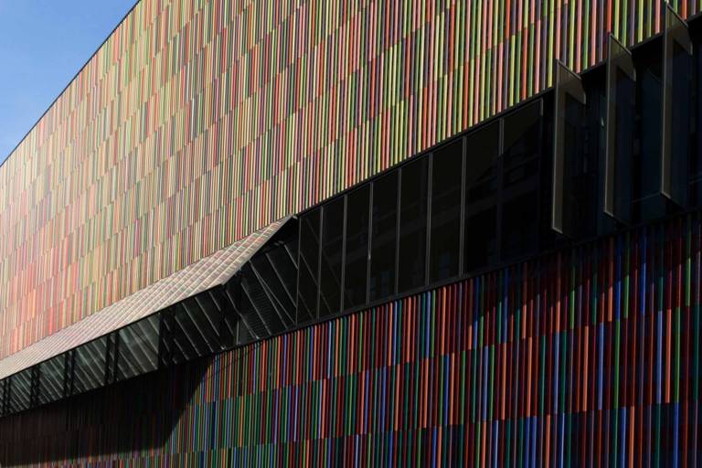 Immer wieder ein Hingucker: die Fassade des Museum Brandhorst besteht aus 36.000 farbigen Stäben.