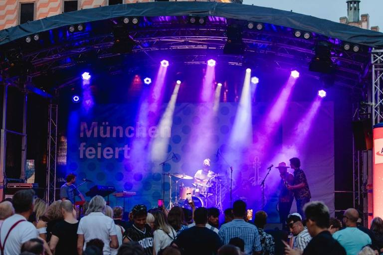 Bühnenprogramm am Marienplatz beim Stadtgeburtstag.