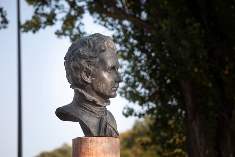 A bust of King Ludwig II. on the Cornelius Bridge in Munich