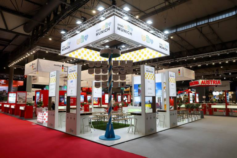 The view of a small maypole in the simply Munich stand.