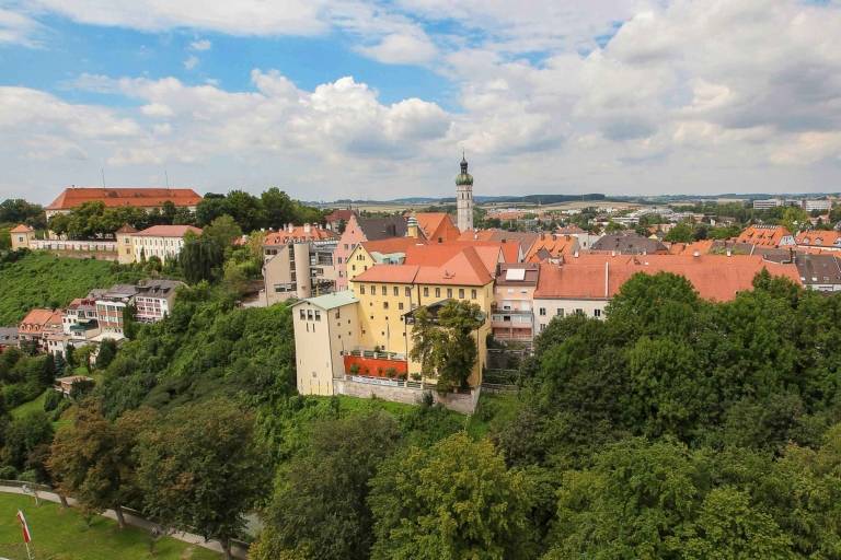 Die Altstadt Dachau dargestellt in der Vogelperspektive.