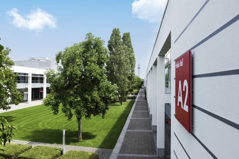 Meadows and trees await between the various halls at Messe München