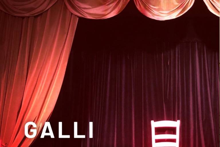 Galli Theater Bühnenbild in rot.