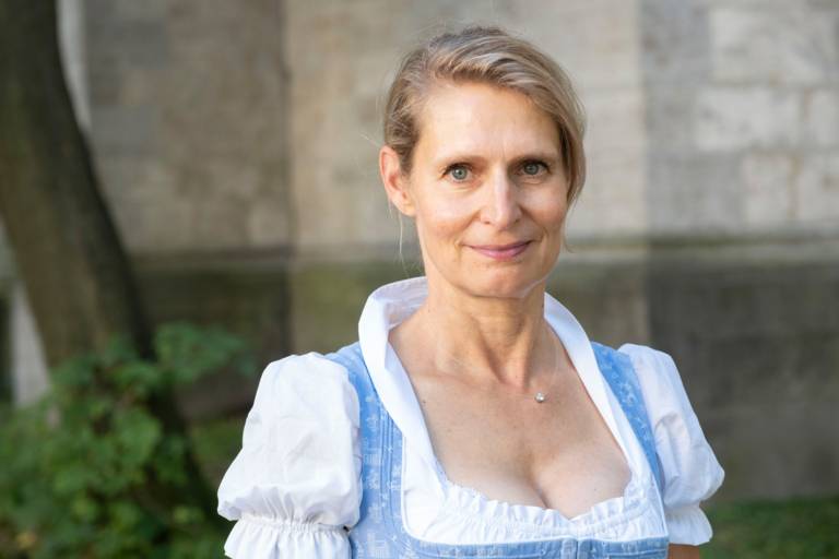 Carolin Engelhardt, die Gründerin und Creative Director „Münchner Dirndl“ Manufaktur.